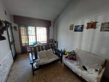 Venta Permuta casa dos dormitorios Lomas de Alberdi