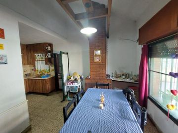 Venta Permuta casa dos dormitorios Lomas de Alberdi