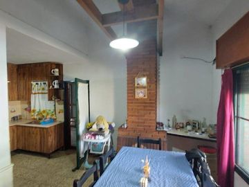 Venta Permuta casa dos dormitorios Lomas de Alberdi