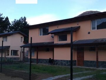 Cabañas / Hotel en  Venta vista a las montañas a cudaras de la Laguna Huemul