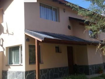 Cabañas / Hotel en  Venta vista a las montañas a cudaras de la Laguna Huemul