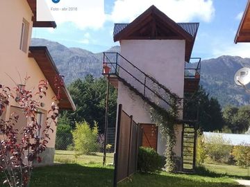 Cabañas / Hotel en  Venta vista a las montañas a cudaras de la Laguna Huemul