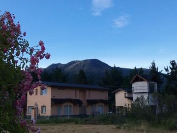 Cabañas / Hotel en  Venta vista a las montañas a cudaras de la Laguna Huemul