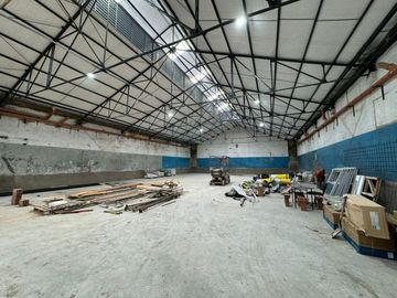 Galpón - Depósito de 1300 m2.  en  Boca - ALQUILER