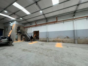 Galpón - Depósito de 1300 m2.  en  Boca - ALQUILER