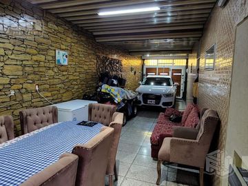 Caaguazu 7300 Excelente Casa - Liniers con parque