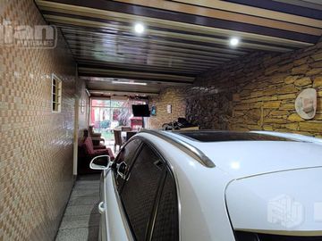 Caaguazu 7300 Excelente Casa - Liniers con parque