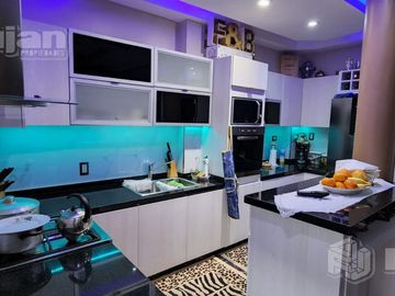 Caaguazu 7300 Excelente Casa - Liniers con parque