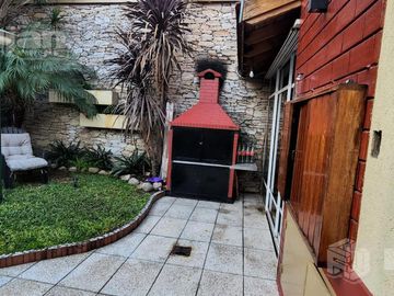 Caaguazu 7300 Excelente Casa - Liniers con parque