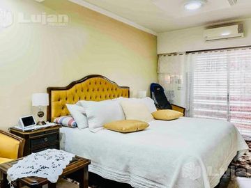 Caaguazu 7300 Excelente Casa - Liniers con parque