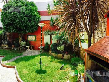 Caaguazu 7300 Excelente Casa - Liniers con parque