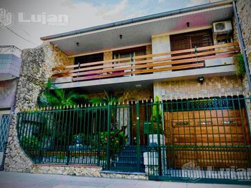 Caaguazu 7300 Excelente Casa - Liniers con parque