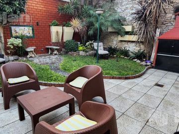 Caaguazu 7300 Excelente Casa - Liniers con parque