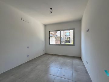 Amplio Duplex en Excelente zona de Ituzaingó norte
