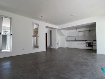 Amplio Duplex en Excelente zona de Ituzaingó norte