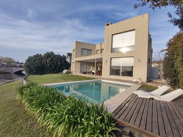 Casa en  Los Alisos al agua