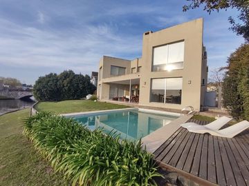 Casa en  Los Alisos al agua