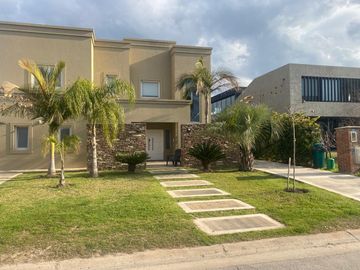 Casa en  Alquiler Temporario en San Benito Villanueva