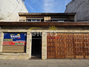 Venta Chalet 6 Amb. en Ramos Mejía  - Muy buen Estado   con patio y quincho