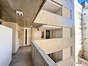 Venta - Departamento de un dormitorio, a estrenar, al frente, con balcón en Barrio Martin.