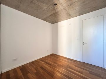 Venta - Departamento de un dormitorio, a estrenar, al frente, con balcón en Barrio Martin.