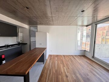 Venta - Departamento de un dormitorio, a estrenar, al frente, con balcón en Barrio Martin.