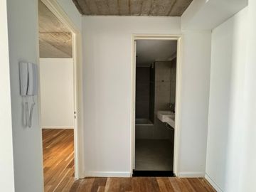 Venta - Departamento de un dormitorio, a estrenar, al frente, con balcón en Barrio Martin.