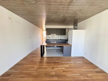 Venta - Departamento de un dormitorio, a estrenar, al frente, con balcón en Barrio Martin.