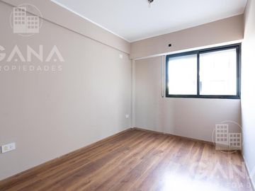 Departamento Venta 2 dormitorios con cochera y 2 patios. Oportunidad