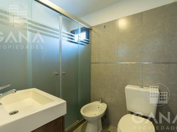 Departamento Venta 2 dormitorios con cochera y 2 patios. Oportunidad