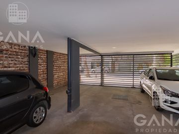 Departamento Venta 2 dormitorios con cochera y 2 patios. Oportunidad