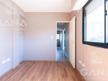 Departamento Venta 2 dormitorios con cochera y 2 patios. Oportunidad