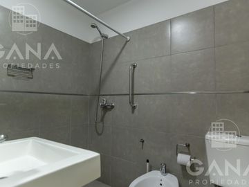 Departamento Venta 2 dormitorios con cochera y 2 patios. Oportunidad