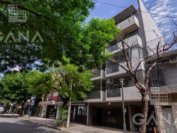 Departamento Venta 2 dormitorios con cochera y 2 patios. Oportunidad