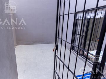 Departamento Venta 2 dormitorios con cochera y 2 patios. Oportunidad