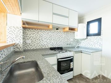 Departamento Venta 2 dormitorios con cochera y 2 patios. Oportunidad