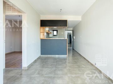 Departamento Venta 2 dormitorios con cochera y 2 patios. Oportunidad
