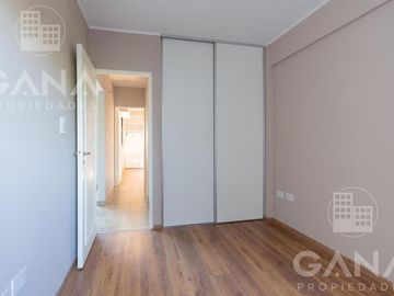 Departamento Venta 2 dormitorios con cochera y 2 patios. Oportunidad