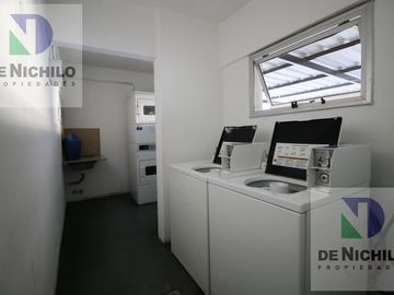 Venta monoambiente con balcón sobre Av. Patricios, Barracas