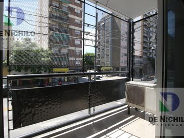 Venta monoambiente con balcón sobre Av. Patricios, Barracas
