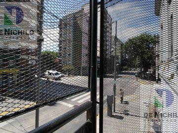 Venta monoambiente con balcón sobre Av. Patricios, Barracas