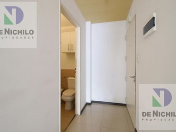 Venta monoambiente con balcón sobre Av. Patricios, Barracas