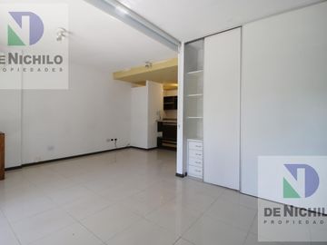 Venta monoambiente con balcón sobre Av. Patricios, Barracas
