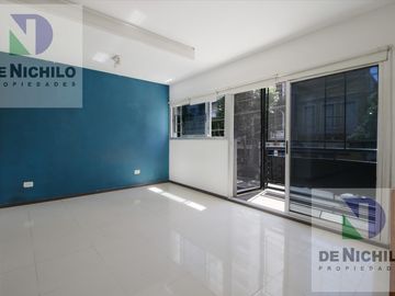 Venta monoambiente con balcón sobre Av. Patricios, Barracas