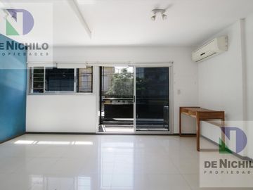 Venta monoambiente con balcón sobre Av. Patricios, Barracas