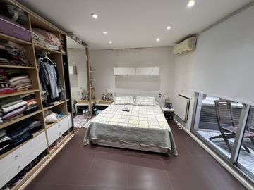 Impecable y amplio 2 ambientes con patio y mucha luz  - apto profesional
