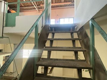 IDEAL PARA OFICINAS,- DEPOSITO - SHOWROOM - EXCELENTE UBICACION