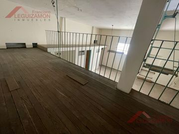 IDEAL PARA OFICINAS,- DEPOSITO - SHOWROOM - EXCELENTE UBICACION