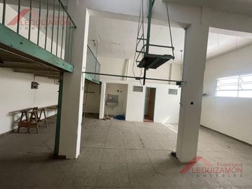 IDEAL PARA OFICINAS,- DEPOSITO - SHOWROOM - EXCELENTE UBICACION