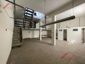 IDEAL PARA OFICINAS,- DEPOSITO - SHOWROOM - EXCELENTE UBICACION